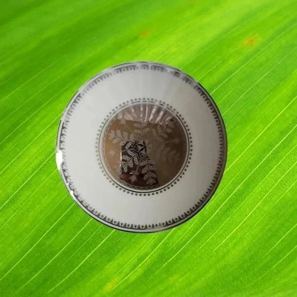 Mikasa 41/4 Inch Covered Trinket Box Christmas wht/silver - Picture 5 of 5